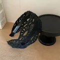 Elegante fascia larga in pizzo nero con un design retrò francese all'uncinetto. - Nero