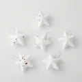 Estrellas de Navidad de espuma blanca con lentejuelas coloridas y cuerdas para colgar. - 6 Piezas Estrellas de Espuma Blancas 4CM