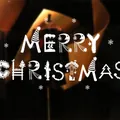 Weißer statischer Merry Christmas Fensteraufkleber mit kreativen Dekoelementen - Kreatives Element Künstlerische Buchstaben Stil (BXD-31)