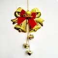 Nahaufnahme von goldenen Weihnachtsglocken mit roter Schleife und Merry Christmas - Doppel-Flachglocke mit 3 Glocken Stil (080 Doppel-Flachglocke Anhänger 3 Glocken) / 13x22cm / Gold mit Roter Schleife