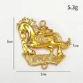Pendentif cheval du zodiaque chinois doré pour les décorations du Nouvel An lunaire. - Motif Succès de Cheval