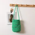 Bolso de hombro de algodón tejido verde con diseño calado para vacaciones de mar. - Cubo Calado de Algodón / Verde