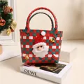 Handgefertigter Weihnachts-Geschenkkorb mit Weihnachtsmann-Dekor und Karomuster - Red Green White Plaid (Santa) / Glocke
