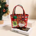 Handgefertigter Weihnachts-Geschenkkorb mit Weihnachtsmann und rot-grünem Karomuster - Red Green White Plaid (Santa with Label) / Rot Grüner Ball