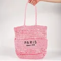 Élégant sac fourre-tout en paille tissée rose ajourée avec broderie Paris moderne - Style Doublé (1970) / Rose