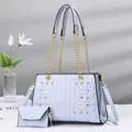 Hellblaue gesteppte Handtasche Set mit goldenen Kettenriemen und Beutel - 2-Teiliges Set / Blau