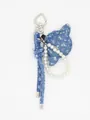 Dettaglio del ciondolo per borsa a forma di stella in denim blu fatto a mano con perle - Ciondolo Pianeta (22470) / Blu jeans