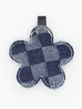 Llavero de flor de mezclilla a cuadros azules hecho a mano con estilo minimalista - Denim Cuadros Azul Oscuro Blanco (22269)