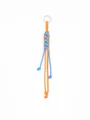 Detailansicht eines handgefertigten Paracord-Schlüsselanhängers in Orange und Blau. - Orange Und Blau