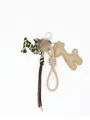 Vista dettagliata del set ciondolo per borsa con lettera M leopardata e giraffa PU - Stile M (22095)