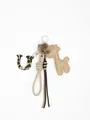 Dettaglio portachiavi stile Maillard con lettera U leopardata e ciondolo giraffa - Stile U (22098)