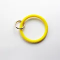 Levendige gele siliconen O-ring armband sleutelhanger met stevige gouden veersluiting - Cirkel Stijl / Heldergeel (BGGJ18-09)