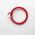 Rode siliconen polsband sleutelhanger met een glanzende goudkleurige metalen sluiting - Cirkel Stijl / Rood (BGGJ18-13)