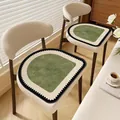 Vintage French style dark green linen-textured seat cushion with elegant scalloped edge - Horseshoe / 40x40cm / Grass Green