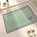 Absorbent linen bath mat with purple bow and striped border in a soft green hue. - 40x60cm / Green Purple-Square