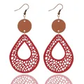 Retro-Boho-Ohrringe mit braunen Holzkreisen und roten hohlen Tropfenanhängern für Damen - Tropfen-Hohl-Stil (11198) / Rot