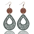 Boho-Ohrringe im Retro-Stil mit durchbrochenem Netzdesign aus Holz und dunkelgrünem Leder. - Tropfen-Hohl-Stil (11199) / Dunkelgrün