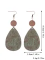 Detailansicht der Vintage-Ohrringe aus Holz mit Maßangaben und leichtem Design für Damen - Grün Braun Gefleckte Holzmaserung (11415)