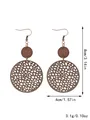 Boucles d'oreilles pendantes vintage en cuir marron ajouré avec clous en bois et mesures - Style (11493)