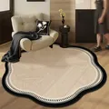 Retro Franse stijl rond vloerkleed met golvende zwarte rand voor de woonkamer - Geometrisch kant