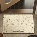 Tappetino da bagno assorbente in terra di diatomee crema con macchie nere e testo - 40x60cm (Terra di Diatomee Regolare 2.5MM) / Rettangolo / Bianco Mica