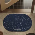 Alfombra de baño ovalada azul marino con diseño de estrellas en tierra diatomea. - 50x80cm / Azul Profundo-Ovalado