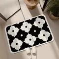 Moderne rutschfeste Badezimmermatte mit stilvollem schwarz-weißem Kleeblatt-Blumenmuster - Impressionistischer Stil H