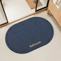 Alfombra de baño ovalada de tierra de diatomeas a rayas azul oscuro con texto Bathroom - 40*60cm / Ovalado / Ajuste regular / Azul