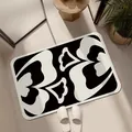 Moderne schwarz-weiße Badematte mit abstraktem Muster, rutschfester saugfähiger Teppich - Impressionistischer Stil J
