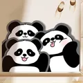 Simpatico tappeto da bagno a forma di panda con superficie assorbente e fondo antiscivolo - 40x60cm (Pelle Assorbente) / Tre Panda
