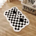 Tapis à damier noir et blanc en peluche avec motifs de cœur décoratifs et texte luck - 40*60cm / Grille Trois Cœurs LUCK (LOVE-F)