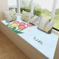 Detail van een handgeschilderd tulpenspatroon op een lichtblauw vensterbankmatje - Tulp Stijl 3 / 60x120cm
