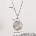 Collar con colgante de balón de fútbol plateado con circonitas y cadena de cobre, 45+5cm. - Colgante de Fútbol en Semicírculo (NAS02-7) / 1 Pieza / Plateado