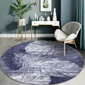 Tapis rond de style nordique moderne avec motif de feuilles blanches sur fond bleu foncé - Diamètre 60cm / Plume de Luxe