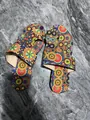 Platte dames sandalen in etnische stijl met levendige mandala prints en teenring ontwerp - Oranjerood