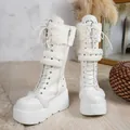 Stijlvolle witte sneeuwlaarzen met plateauzool, warme voering en vetersluiting - 36 / Wit