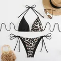 Hochwertige Detailansicht eines Bikinis mit Leopardenmuster und schwarzen Akzenten am Strand - S / Oberteil Und Unterteil / Schwarzer Leopard