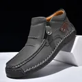 Vista dettagliata di scarpe casual grigie alte da uomo con cerniera laterale e cuciture - 39 / Stivali Martin(9930) / Grigio