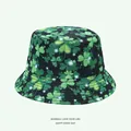 Détail du chapeau bob de la Saint-Patrick avec un imprimé de trèfles verts très dynamique. - 5# (Noir avec Trèfle Émeraude)