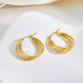 Boucles d'oreilles créoles à trois couches en acier inoxydable doré effet texturé. - Style Créoles à Trois Couches Martelé (BJ265) / Or