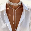 Elegante collar de perlas de varias capas con colgantes de lágrima barrocos en lino - Collar largo de perlas artificiales blancas de varias capas (32801-nek-white-EP)