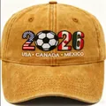 Detailansicht der 2026 USA Kanada Mexiko Fußballstickerei auf einer Vintage-Kappe - Verstellbar / Kurkuma