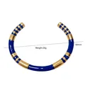 Bracciale rigido aperto a C in smalto blu vintage con strisce dorate a bambù - Stile in Smalto a Righe Oro Blu Reale (HZ44976D5K0)