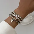 Schickes mehrlagiges Armband in Silberoptik mit unregelmäßigen Perlen und Herzanhänger - Silberne Perlenarmband Kollektion (6405)
