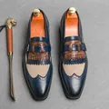 Mocassini Brogue da uomo con frange in pelle blu e marrone, design a punta elegante - 38 / Blu