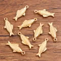 Goldene fischförmige Legierungsanhänger für die DIY-Schmuckherstellung auf Holz - Fischform (21号) / 9x20mm