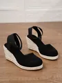Detalle de sandalias de cuña de lona negra con suela de esparto y correas elásticas - 34 / Negro
