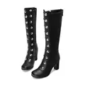 Schwarze kniehohe Stiefel mit silbernen Nietendekorationen und stabilen Blockabsätzen - Schwarz