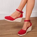 Elegantes alpargatas de cuña en ante rojo con correa al tobillo y suela trenzada - Rojo