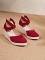 Sandalias de cuña tipo alpargata rojas con punta cerrada y tiras cruzadas - 34 / Burdeos